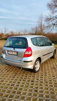 Predám Honda jazz 1.2 benzín 57 kw  2005 - 4