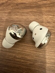 Predám bielo-chrómové slúchadlá Samsung Galaxy Buds Pro - 4