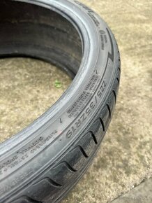 225/35 r19 letne - 4