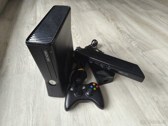 Herna konzola XBOX 360 S + KINECT + 4 kinect HRY - 4