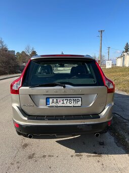 Predám Volvo XC60 rok výroby 2014 - 4