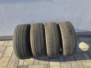 215/55 r17 Goodyear ultragrip - 4