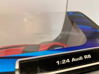 Audi R8 1:24 Maisto - 4