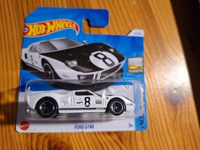 Hot wheels Nissan Skyline,McLaren Solus - 4