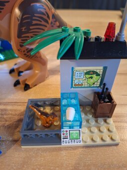 Lego 10758 Jurassic World Junior - 4