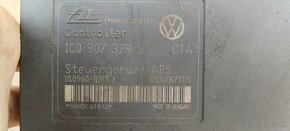 VOLKSWAGEN GOLF IV - 4