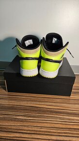 Predám Nike Air Jordan 1 MID - 4