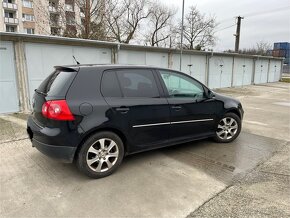 Volkswagen Golf 5 - 4