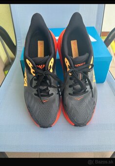 Hoka Challenger art 7 - 4