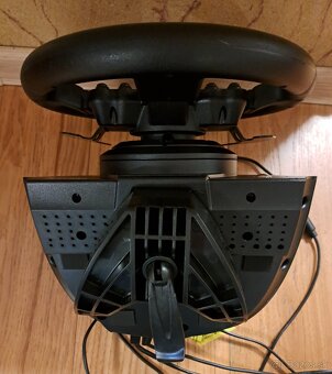 Predám volant Thrustmaster TMX - 4