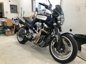 Yamaha MT01 - 4