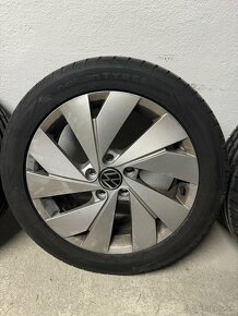 225/45R17 - 4