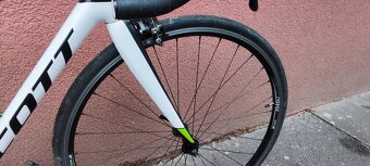 Predám cestný bicykel SCOTT Solace 30 carbon,kolesá:28" - 4