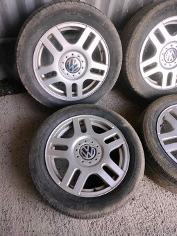 4ks alu disky orig. Vw 5x100 r16 pneu 205/55 r16 - 4