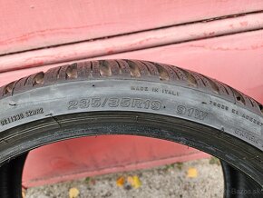 Predám zimné pneu Firestone Winterhawk 4 235/35 R19 - 4