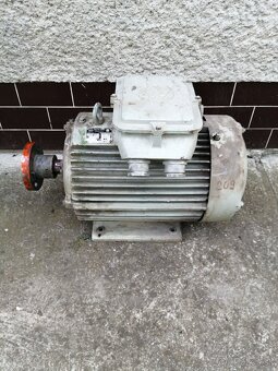 Elektromotor MEZ Frenstat 22 kW, 2935 ot /min 400V - 4