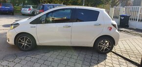 Yaris toyota 1,33 73kw 99ps biela zachovale auto - 4