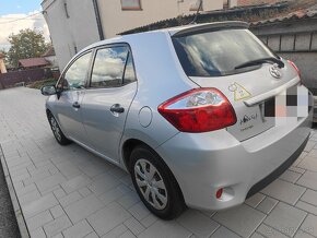 Toyota Auris 1.33 2011 benzín - 4