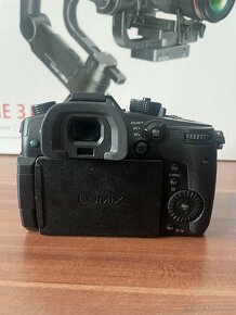 Panasonic LUMIX GH5 + Lumix G Vario 12-60 + zhiyun crane 3 - 4