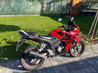 Predám Hondu CBR 125ccm ročník 2004 - 4