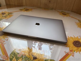 MacBook Pro 16" late 2019/2020 i7 16GB 512GB - 4