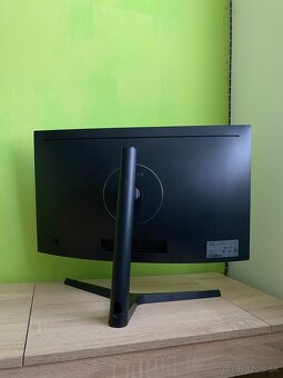 Samsung C27FG73 27” 144Hz - 4