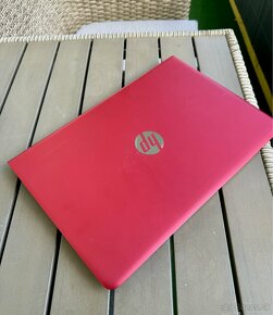 Predám červeno-strieborný notebook HP Pavillion - 4