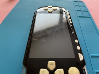 PSP 1000 (FAT) čierne s bielymi tlačidlami - 4