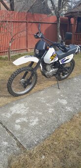 Suzuki DR 125 - 4