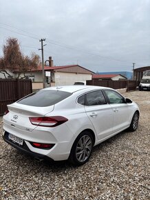 Hyundai i30 Fastback - 4