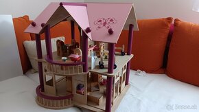 Drevený domček pre bábiky s nábytkom - 4