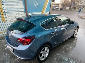 Opel Astra J 1,6 benzin - 4