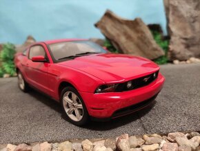 prodám model 1:18 FORD MUSTANG GT 2010 AUTOart - 4