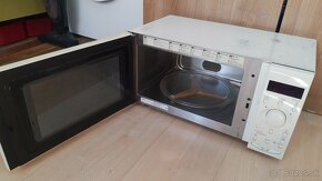 Mikrovlnka Whirlpool AVM 450 - 4