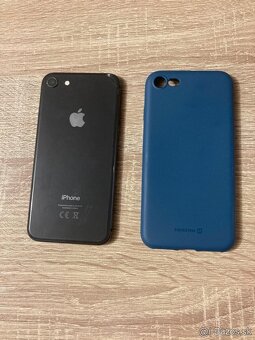 iPhone 8 / 64GB mala puklina na zadnej strane - 4