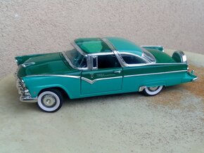 1:18 Ford Crown Victoria - 4