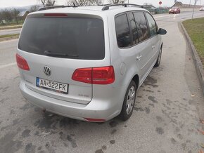 Volkswagen Touran 2.0 TDI Comfortline - 4