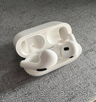 Apple AirPods Pro 2 Gen - 4