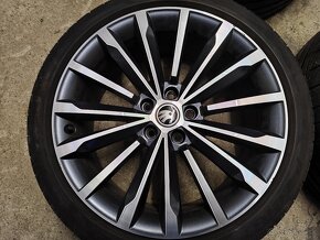 Predám kolesá Škoda Trinity 5x112 R19 235/40 - 4