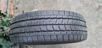 Predám 215/70 R15C 109/107R zimné 4 kusy - 4