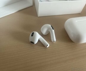 AirPods 3. generácie - 4