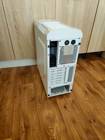 Predám PC skrinku ZALMAN Z3 Plus - 4