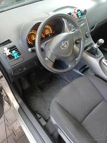 Toyota Auris 1,33 benzín - 4