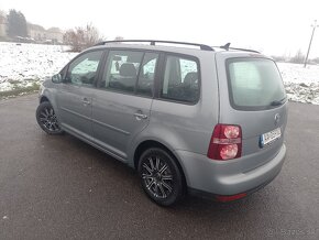 VW Touran 1,9 77 Kw 7 miestne - 4