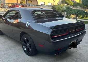 Dodge Challenger - 4