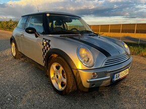 Mini Cooper ONE 1.6 benzín 66kw Checkmate edition r.v.2004 - 4