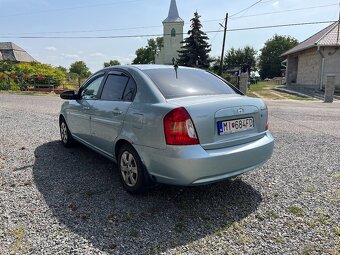 Predám HYUNDAI ACCENT SEDAN 71,3KW Manuál - 4