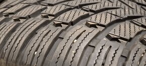 Predám 2ks pekné zimné 255/50r19-107V Nokian - 4