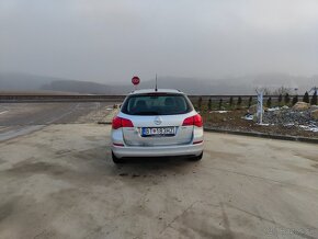 Opel  Astra J Sports Tourer - 4