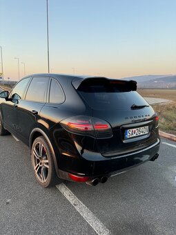 Porsche Cayenne - 4